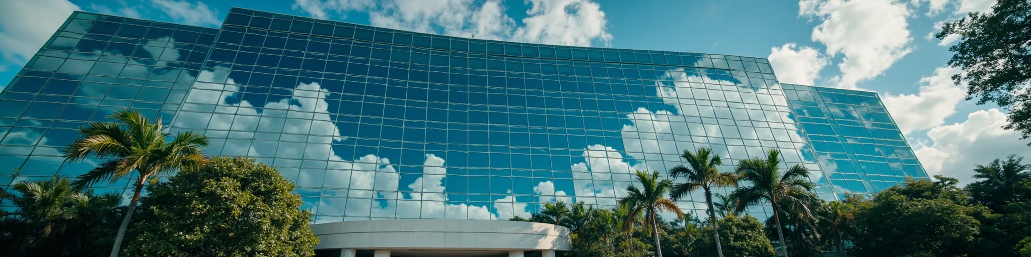 Edificios con fachada de cristal